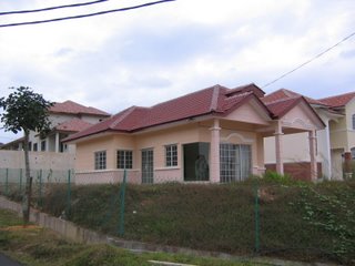 Side view of the bungalow