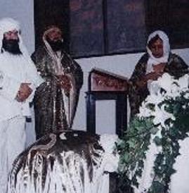 El Guru Ji Oxil Pali Ur en su Consagracion con el Salawaat