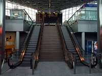 Image of Helsinki airport departure hall<br />
