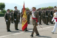 SM el Rey rinde honores a la bandera de España