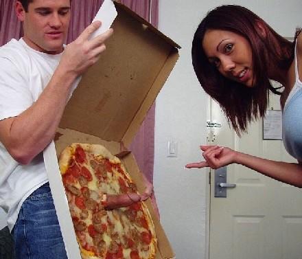 Porno pizza milf con amica