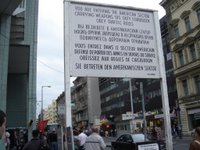 Panneau Checkpoint Charlie
