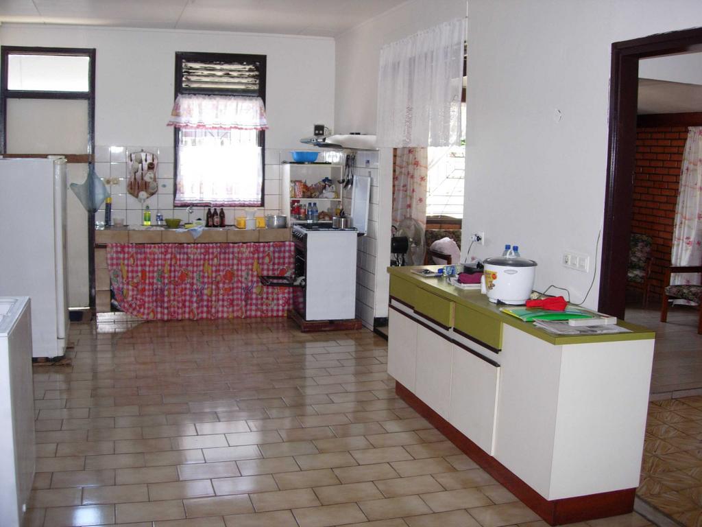 Belgian news from Paramaribo: De keuken
