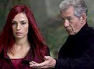 Ian McKellen (Magneto) com Famke Janssen (Jean Grey, Fênix)/ Divulgação