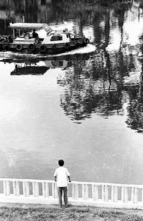 Rizal High School, Marikina River 1990; scale; photo by Atty. Galacio