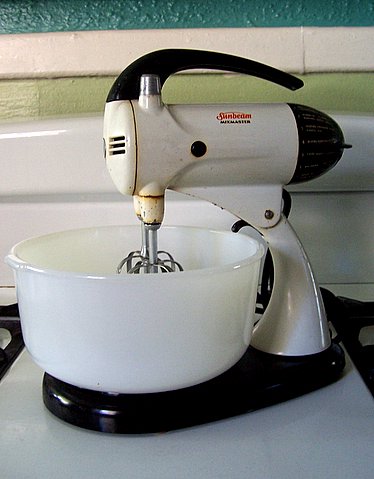Kitchenaid Model 4C Circa 1962 Stand Mixer With 2 Attachments and