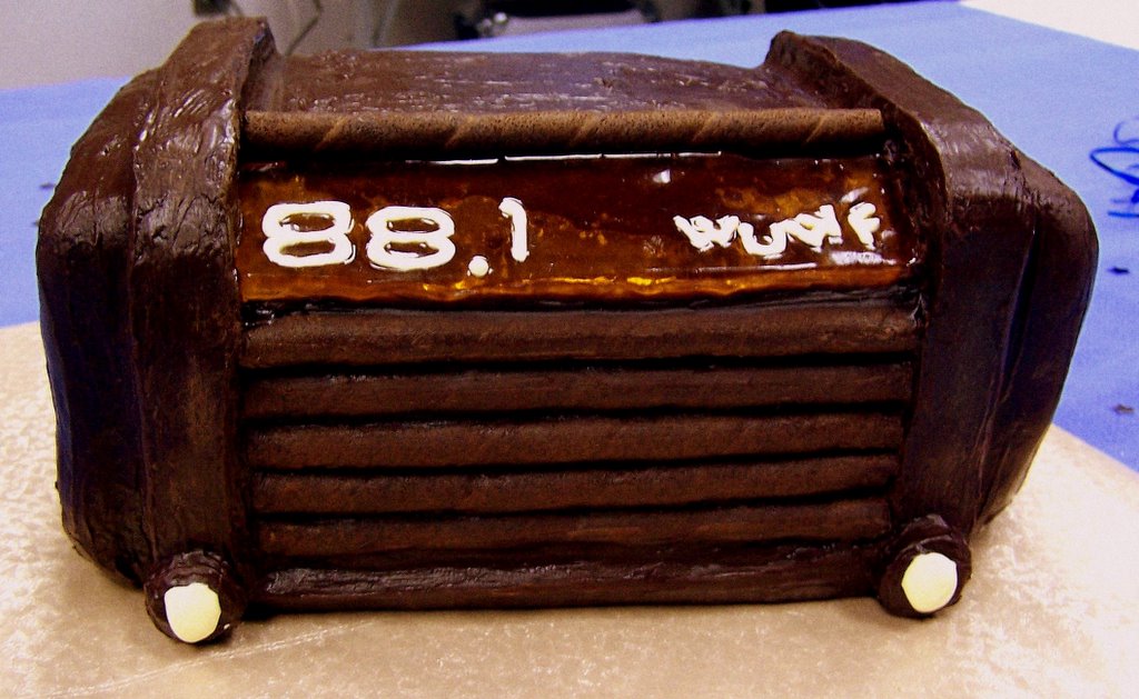 my house is cuter than yours~*: Radio Cake