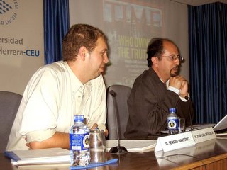 Sergio Martínez, organizador de las jornadas y el ponente José Luís Orihuela