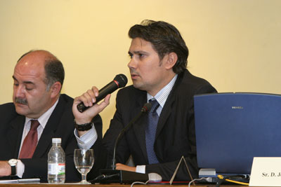 El director de ABC.es, Roberto de Celis, en una imagen de archivo del 2004 durante una ponencia en el SICARM