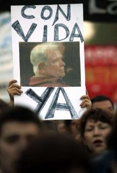Nos siguen pegando abajo. Nos siguen pegando abajo.