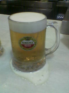 Me encanta cuando el vaso está tan frio que se forman hielitos de cerveza... mmmmm...