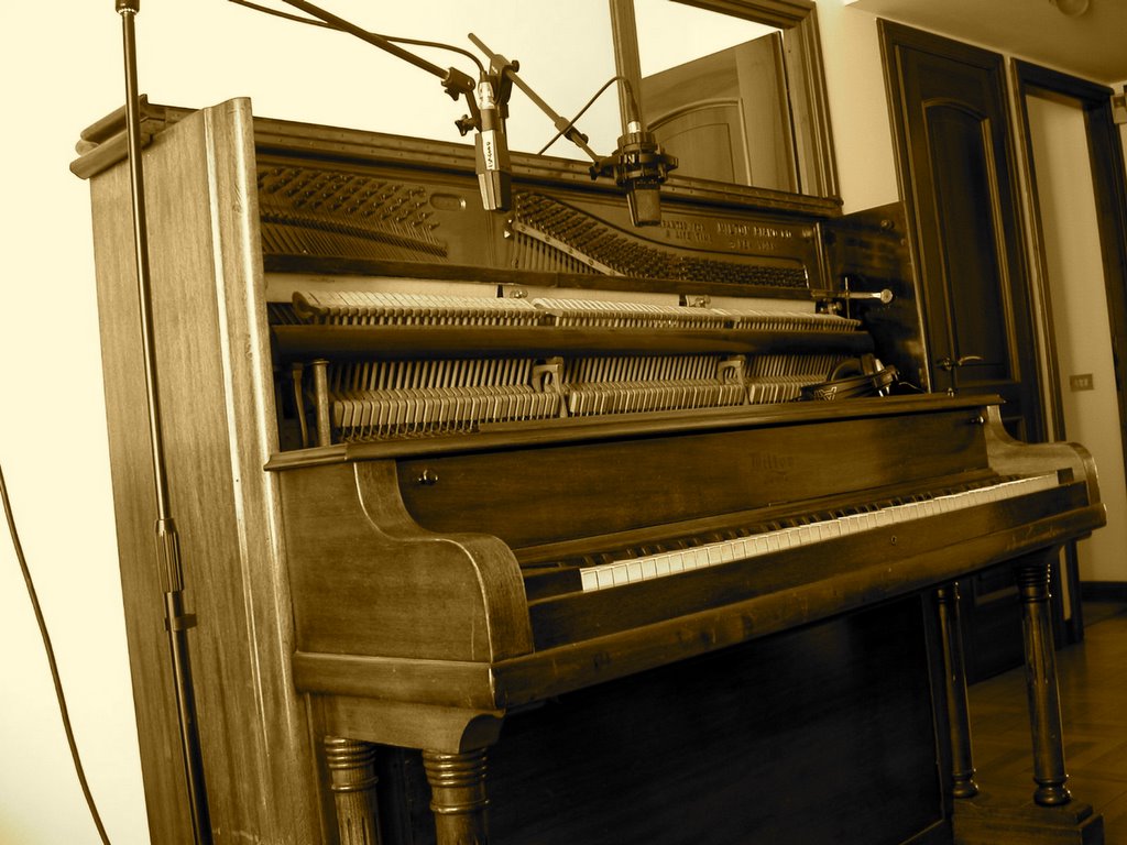 Great-grandfather's piano strikes back | Contrordine compagni