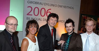 Hoffi: Bi-lingual award winners