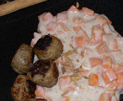 Kanelstuvade morötter med hemgjorda köttbullar