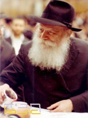 Rebbe-Almighty distributing the Kos Shel Brocha Havdolah wine to visitors of the Beis Moshiach (House of [Prayer and study of the Rebbe King Messiah-Almighty) 770 Eastern Pkway Brooklyn NY see http://www.770live.com to pick inside.