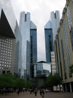 Budova Societe Generale ve čtvrti La Defense