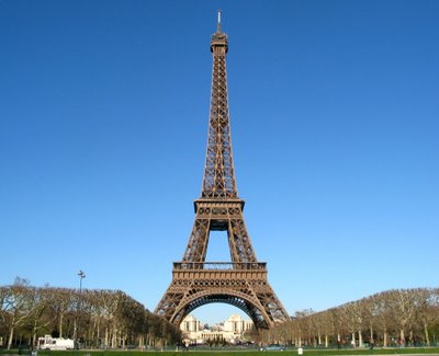 Tour Eiffel, Palais de Chaillot in Background