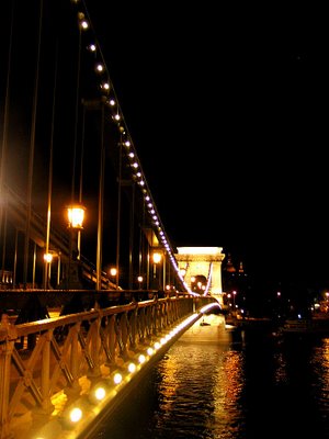 Chain Bridge, Night