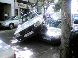 Su coche tras el 'aparcamiento'