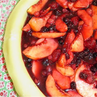 Nectarine & berry pie