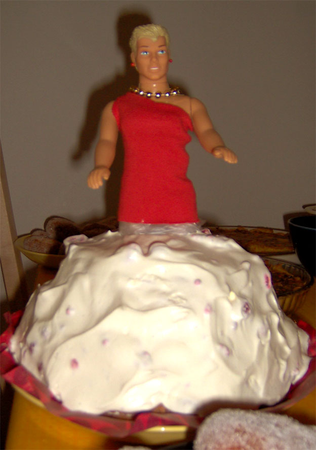 Barbie"-kakku ja herkkumunkit | Huippuhomma