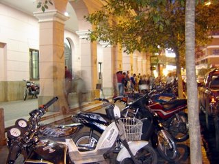 Vereda improvisada como estacionamiento