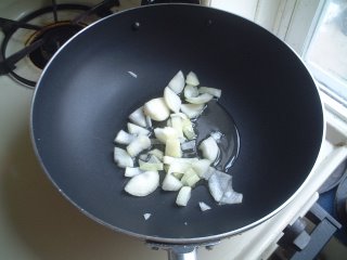Onions fried in the wok / frying pan