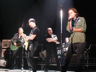 Eddie Vedder ya subió al escenario de Vertigo Tour en 2005