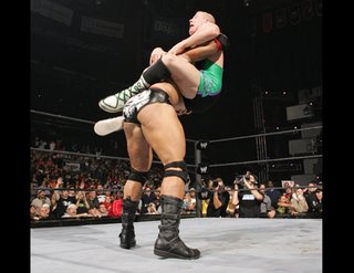 Batista aplica o spine buster ao Finlay