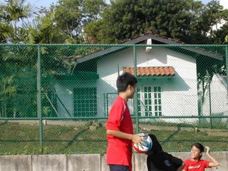 'Clement! Dun throw the ball! My face is stucked in it.'