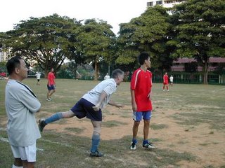 Uncle Vit: Was this how Rooney kick his b??ls? Hmmm! Practise makes perfect!