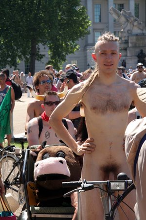 performing males: More pics from the London World Naked Bike ...