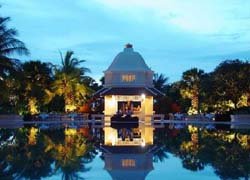 Raffles Grand Hotel D'Angkor_Pool