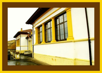 Detalle del patio interior de las Escuelas de San Juan de Amandi. Villaviciosa, 1923.