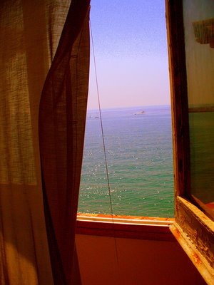 Fotografía de Alba Rodríguez Menéndez, titulada Window tot he peace o Ventana al Mediterráneo.