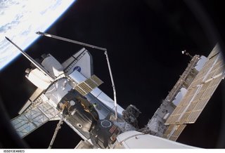 Discovery atracado à ISS - NASA