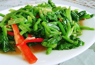 Spicy spinach salad