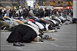 Muslims demonstrate against prophet drawings