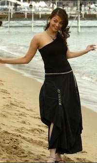 Sexy Picture of Aishwarya Rai in the beach
