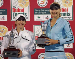 Picture of Maria Sharapova, Runner-Up Dubai Open Tennis Championship 2006, with Winner of the tournament Justine Henin-Hardenne.