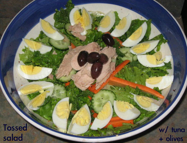 tossed salad with tuna and olives