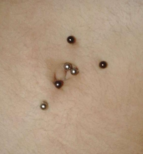 Piercings Et Tatouages Histoire Et Signification Piercing Au Nombril