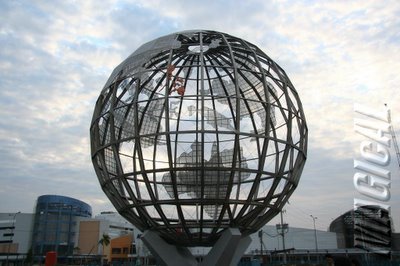 Globe infront of the SM Mall of Asia