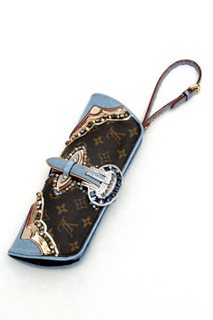 Louis Vuitton: “Securely packs the most fragile objects