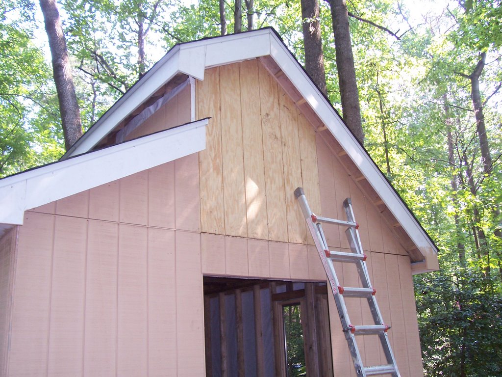 We completed the T1-11 siding at front. It will be primed very soon 