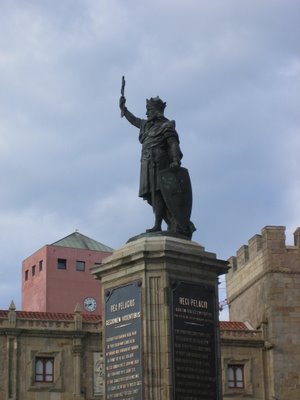 Estatua de Pelayo, en Gijón
