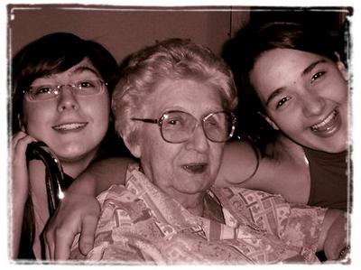 Foto de año nuevo, mi abuela y mis hermanas
