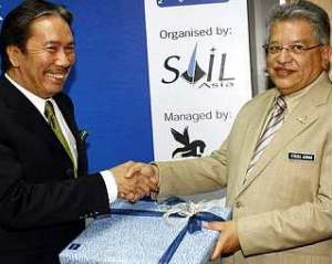 SPECIAL GIFT: SailAsia Sdn Bhd executive chairman Datuk Syed Mustaffa Shahabudin (left) presenting a token of appreciation to Tengku Adnan in Kuala Lumpur yesterday.<br />He also said Malaysia had many attractive tourist destinations for people with different needs.