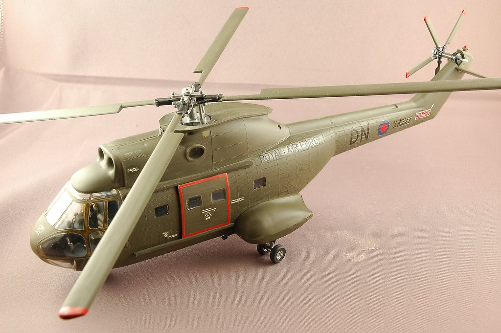 LS Plastic Models Collections Helicopters: Heller Puma SA 330 Helicopter  1/50 Scale