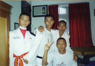 Di dalam kamar..